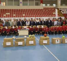 Amasya'da 63 amatör spor kulübüne spor malzemesi yardımı yapıldı