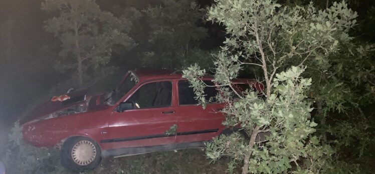 Amasya'da şarampole devrilen otomobildeki 1 kişi öldü, 2 kişi yaralandı