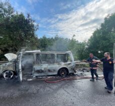Anadolu Otoyolu'nda seyir halindeki VIP minibüs yandı
