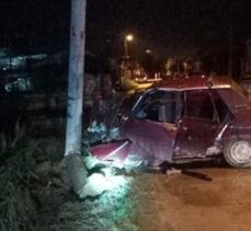 Aydın'da elektrik direğine çarpan otomobildeki 5 kişi yaralandı