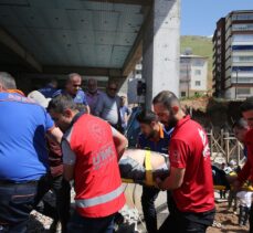 Bitlis'te inşaatta yıkılan tahta kalıpların altında kalan 2 işçi yaralandı