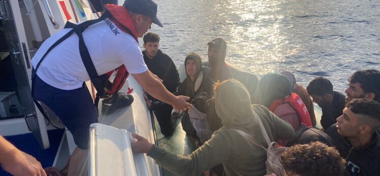 Bodrum ve Datça açıklarında 46 düzensiz göçmen kurtarıldı