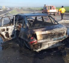 Bolu'da bariyere çarparak yanan otomobildeki 3 kişi yaralandı