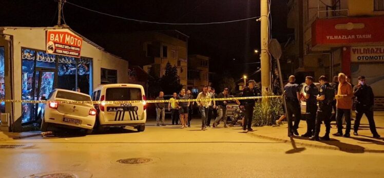 Bursa'da kovalamacada şüphelilerin otomobili ile polis aracının çarpışması kamerada