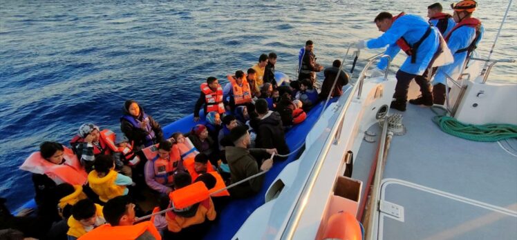 Çanakkale açıklarında 43 düzensiz göçmen yakalandı