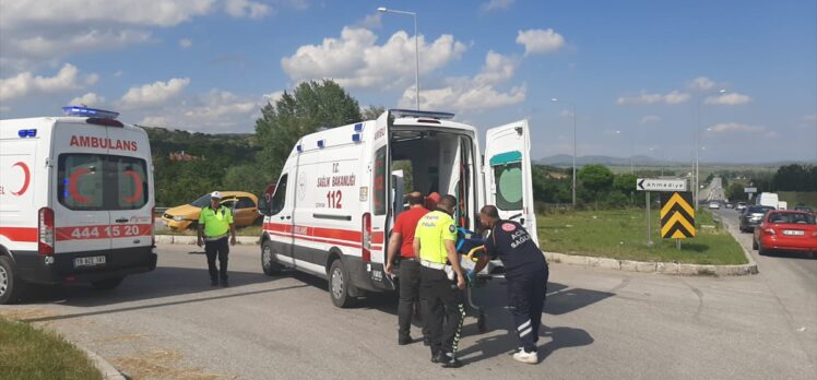 Çorum'da iki ayrı trafik kazasında 8 kişi yaralandı