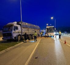 Çorum'da yolcu otobüsü ile tuğla yüklü kamyon çarpıştı: 1 ölü, 9 yaraladı