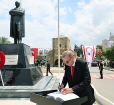 Cumhurbaşkanı Erdoğan, Lefkoşa Atatürk Anıtı'nı ziyaret etti: