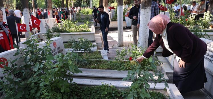 Depremlerin merkez üssü Kahramanmaraş'ta bayramlaşma programı düzenlendi