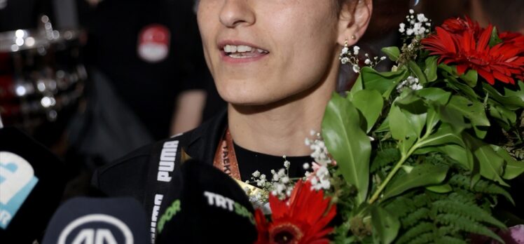 Dünya şampiyonu Tekvando Milli Takımı yurda döndü