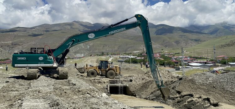 Erzincan'da ekipler yaşanan selin ardından çalışmalarını sürdürüyor