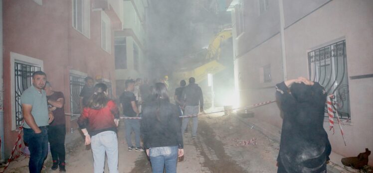 GÜNCELLEME – Eskişehir'de 3 katlı apartmanın büyük kısmı çöktü