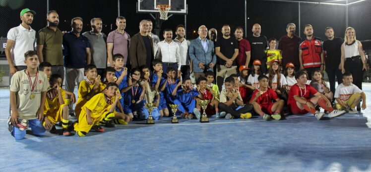 Hatay'da depremzede çocuklar futbol turnuvasında mücadele etti