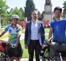 Hollanda'dan bisikletleriyle tura çıkan çift Bilecik'te mola verdi