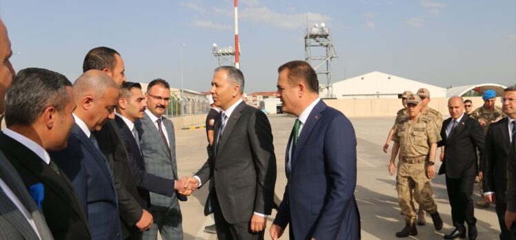 İçişleri Bakanı Yerlikaya, Hakkari'de ziyaretlerde bulundu
