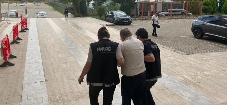 İzmir'de cezaevine uyuşturucu sokmaya çalıştığı öne sürülen avukat tutuklandı