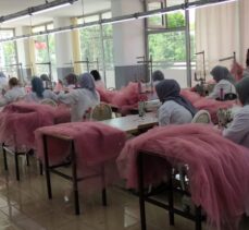 Kars'ta açılan tekstil atölyesi 350 kişiye istihdam kapısı olacak