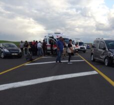 Kars'ta iki aracın çarpışması sonucu 4 kişi yaralandı