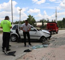 Kastamonu'da devrilen otomobildeki 2 kişi yaralandı