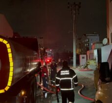Kocaeli'de bir fabrikanın deposunda çıkan yangın söndürüldü