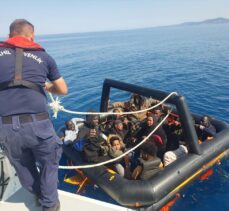 Kuzey Ege'de Yunanistan unsurlarınca geri itilen 14 düzensiz göçmen kurtarıldı