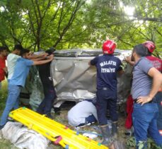 Malatya'da devrilen araçtaki 4 kişi yaralandı