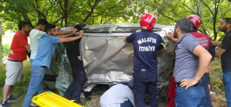 Malatya'da devrilen araçtaki 4 kişi yaralandı