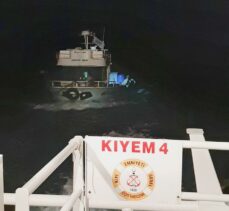 Marmara Adası açıklarında sürüklenen tekne kurtarıldı