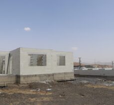 Nurdağı'nda fiber kompozit bloklarla köy evi ve deprem konutu inşa ediliyor