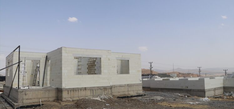 Nurdağı'nda fiber kompozit bloklarla köy evi ve deprem konutu inşa ediliyor