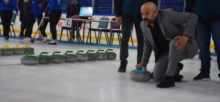 Okul Sporları Gençler Curling Türkiye Şampiyonası Kars'ta başladı
