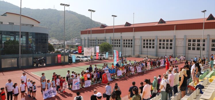 Okul sporlarında Minikler ve Küçükler Türkiye Tenis Şampiyonası İzmir'de başladı