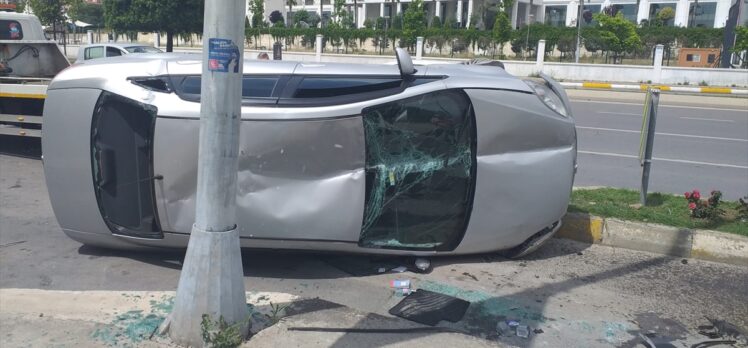 Pendik'te devrilen otomobilin sürücüsü yaralandı