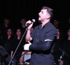 Siirt'te depremzedeler yararına konser verildi