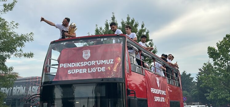 Süper Lig'e yükselen Pendikspor, bu başarısını Pendiklilerle kutladı