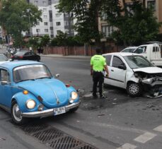 Ümraniye'de 2 otomobilin çarpıştığı kazada 1 kişi yaralandı