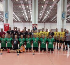Voleybolda İzmir'deki Veteranlar Şampiyonası'nda dereceye girenler belli oldu