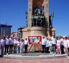100 ülkenin kültür sanat elçisi Taksim Meydanı'nda bir araya geldi
