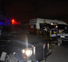 Adana'da silahlı saldırıya uğrayan 2 kişi yaralandı