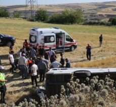 Adıyaman'da devrilen minibüsteki 5 kişi yaralandı