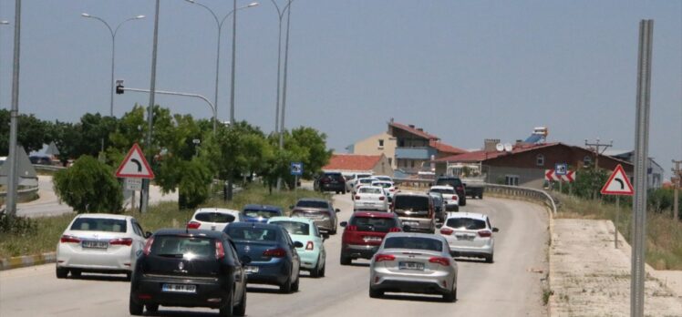 Afyonkarahisar'da bayram tatili dönüşü trafik yoğunluğu sürüyor