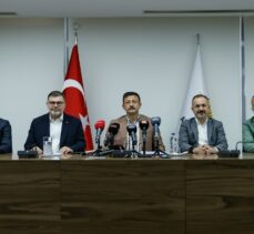 AK Parti'li Dağ, İzmir Büyükşehir Belediyesi Kentsel Dönüşüm Dairesinin kapatılmasını değerlendirdi: