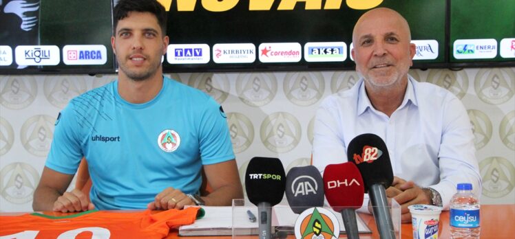Alanyaspor, eski futbolcusu Joao Novais'i transfer etti