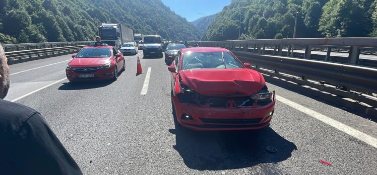 Anadolu Otoyolu'nun Bolu kesiminde zincirleme trafik kazası ulaşımı aksattı
