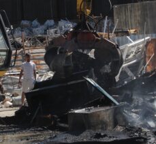 Antalya'da hurdacı deposunda çıkan yangında hasar oluştu
