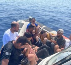 Balıkesir'de Yunanistan unsurlarınca geri itilen 9 düzensiz göçmen kurtarıldı