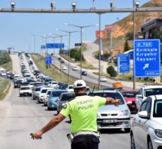 Bayram tatilinin son gününde “kilit kavşak” Kırıkkale'de trafik yoğunluğu