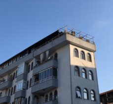 Bursa'da 5 katlı binanın çatı katında çıkan yangın söndürüldü
