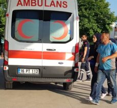 Bursa'da bir zanlı, kız arkadaşını rahatsız etmekle suçladığı kişiyi satırla yaraladı