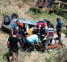 Denizli'de ehliyetsiz sürücünün kullandığı otomobil devrildi, 2 kardeş yaralandı